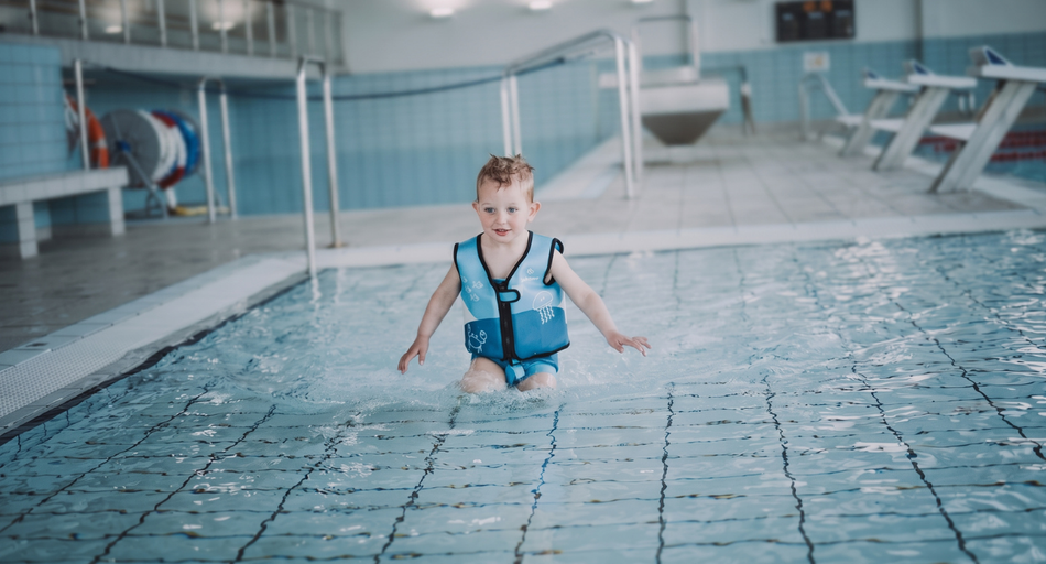 Näin opetat lapsesi kellumaan ja pysymään pinnalla
