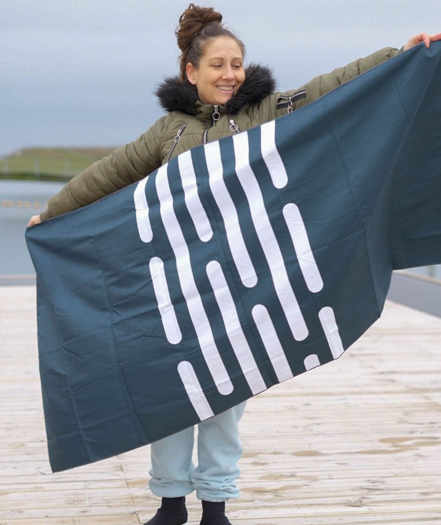 Watery mikrokuitupyyhe (160 x 80 cm) - Eco Nebraska - Tummansininen