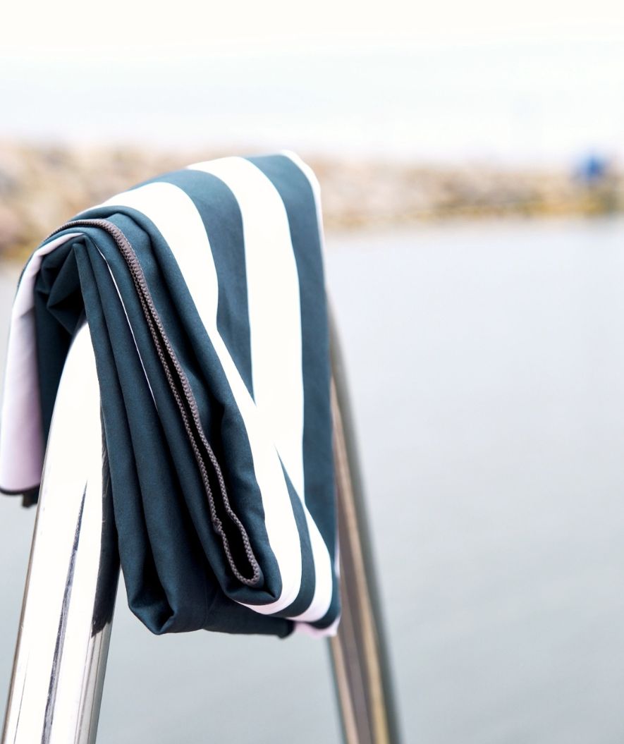 Watery mikrokuitupyyhe (160 x 80 cm) - Eco Nebraska - Tummansininen