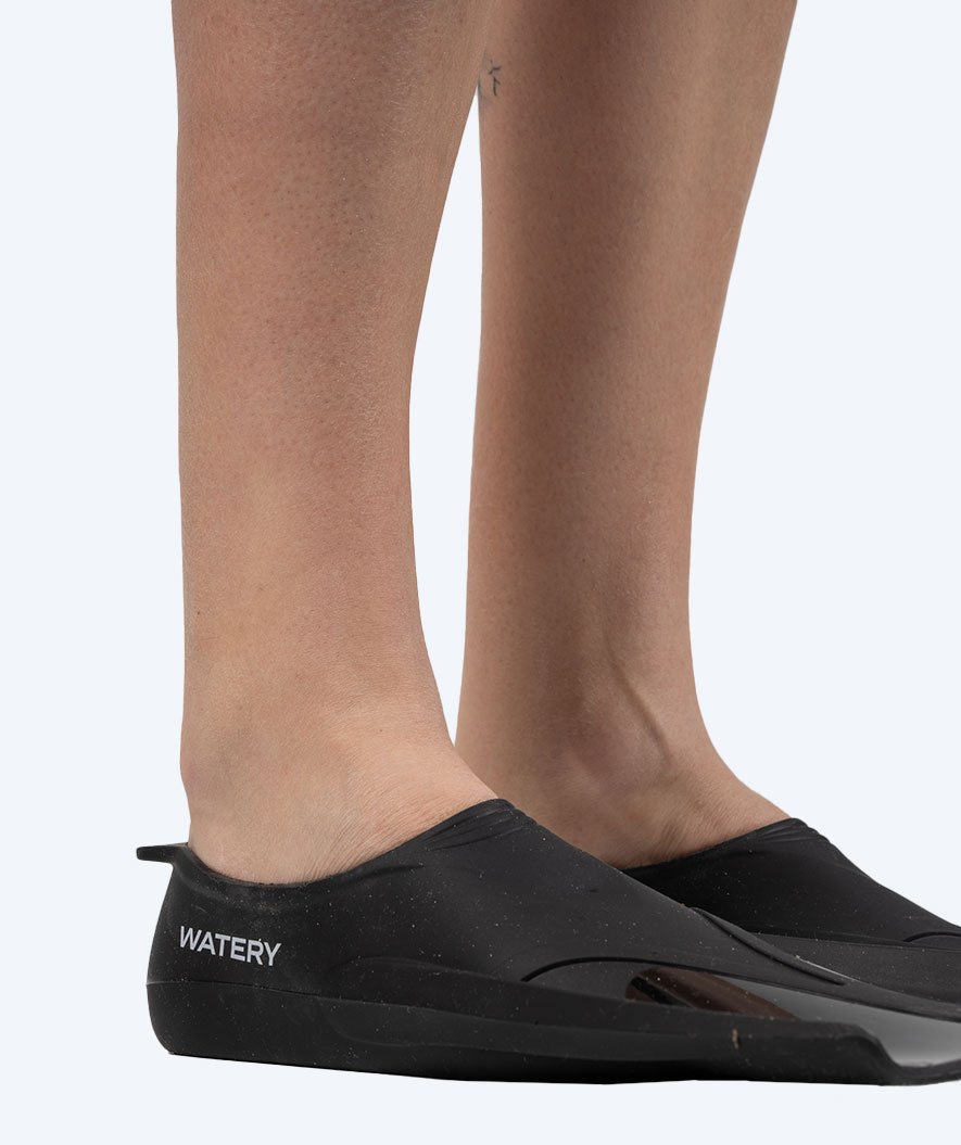 Watery lyhyet uintiräpylät - Badger Active - Musta