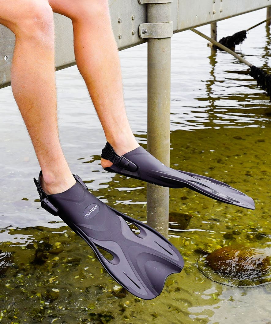 Watery lyhyet uintiräpylät - Fisher - Musta