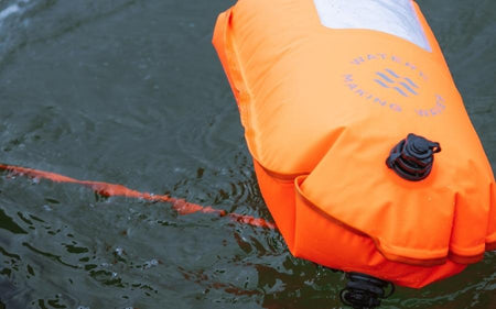 Avovesiuintipoiju uimiseen