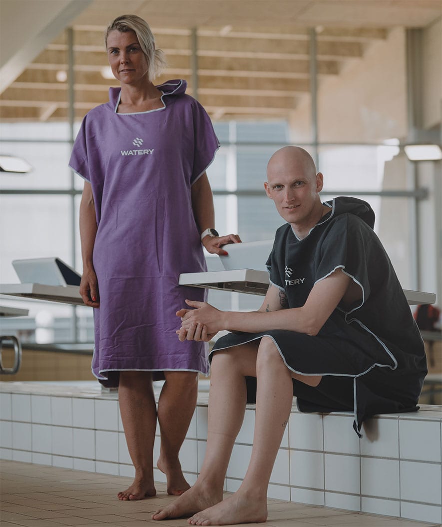 Watery kylpyponcho aikuisille - mikrokuitu - tummansininen