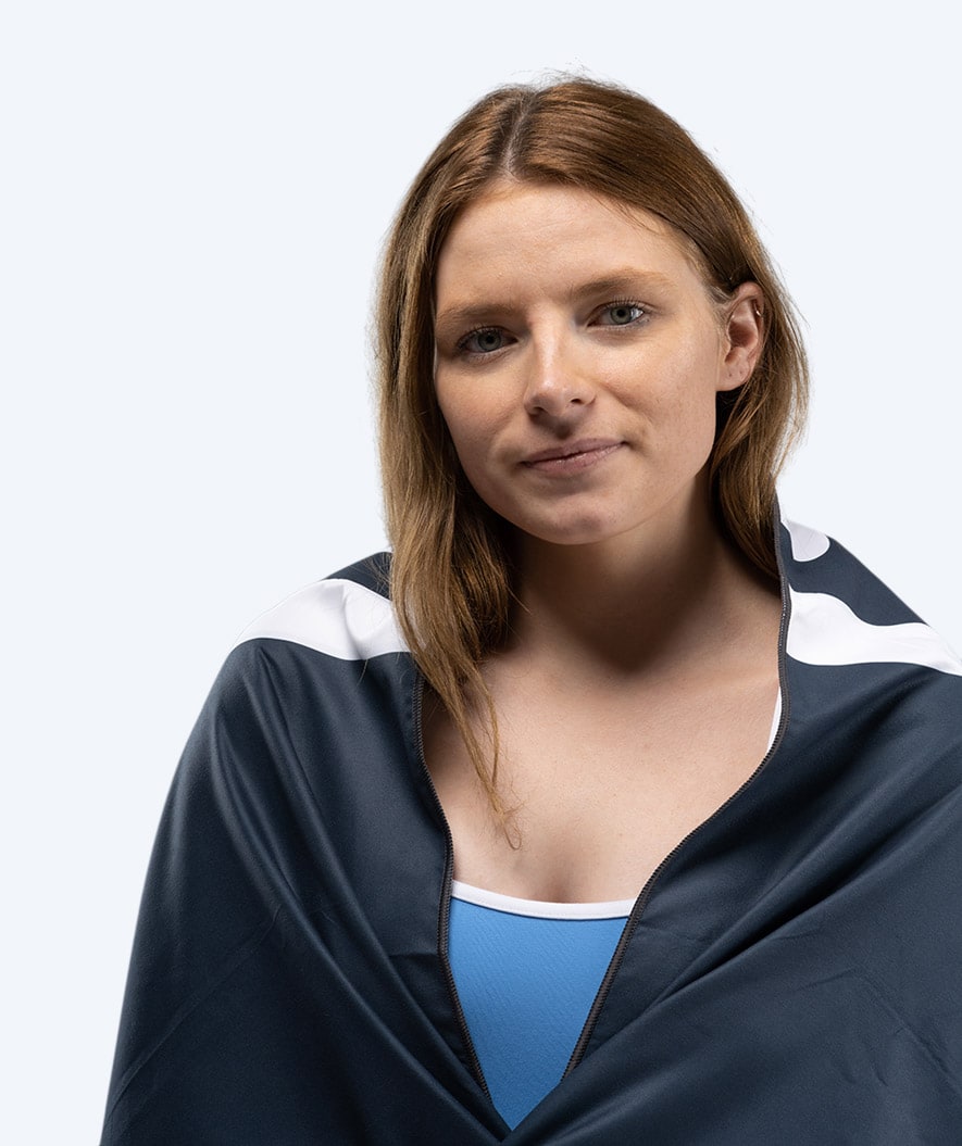 Watery mikrokuitupyyhe (160 x 80 cm) - Eco Nebraska - Tummansininen